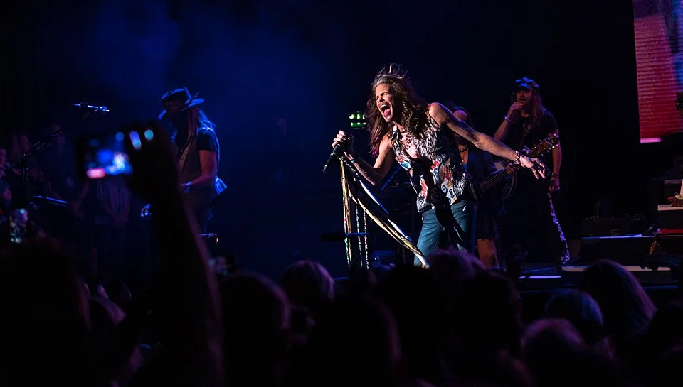 Steven Tyler é alvo de ação judicial por abuso sexual na Califórnia