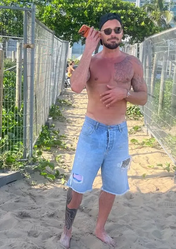 Ricky Martin chega ao Rio para curtir o Carnaval