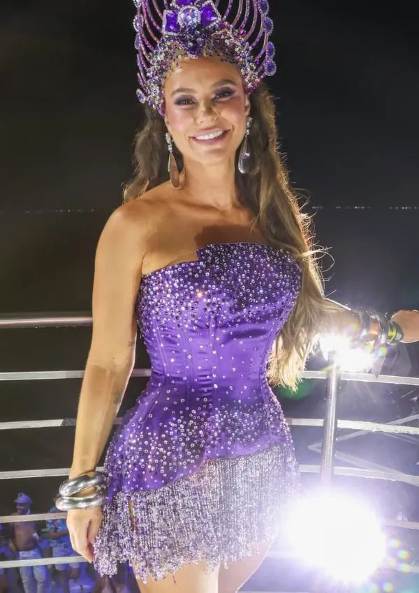 Paolla Oliveira curte Carnaval de Salvador