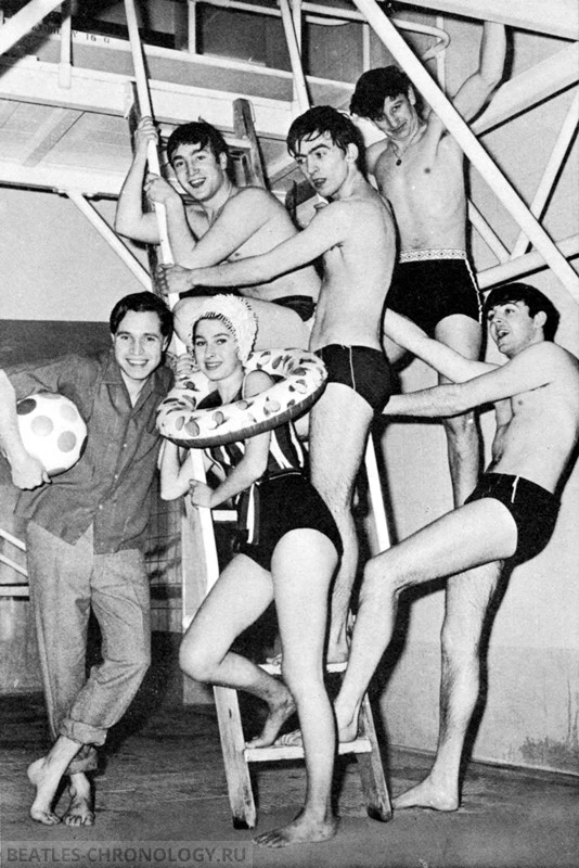 “Eu nadei com os Beatles”: jornalista relembra manhã na piscina com a banda em 1963