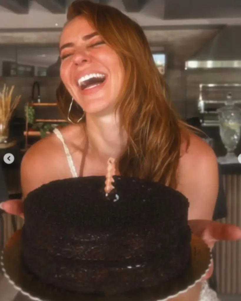 Paolla Oliveira celebra 44 anos com festa, mensagens e homenagem de Diogo Nogueira