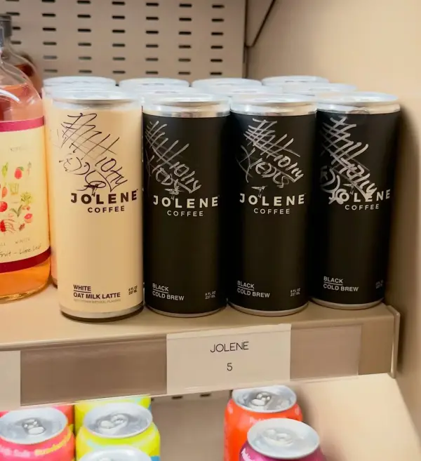 Anthony Kiedis promove sua marca de café em Nova Iorque.