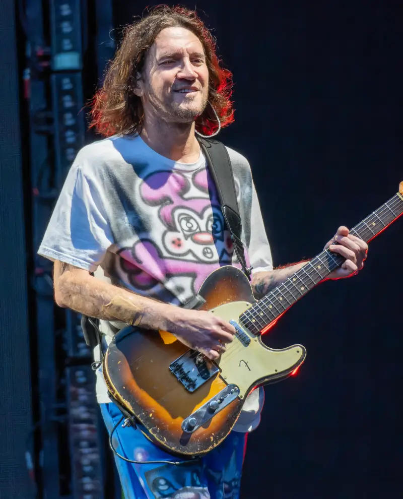 John Frusciante: o motivo por trás das marcas no corpo do guitarrista do Red Hot.