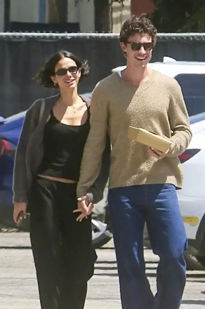 Bruna Marquezine surge com Shawn Mendes em clima de romance nos EUA