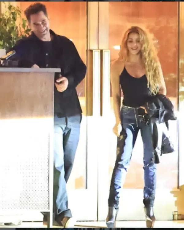 Shakira é flagrada em encontro com astro de Jurassic World.