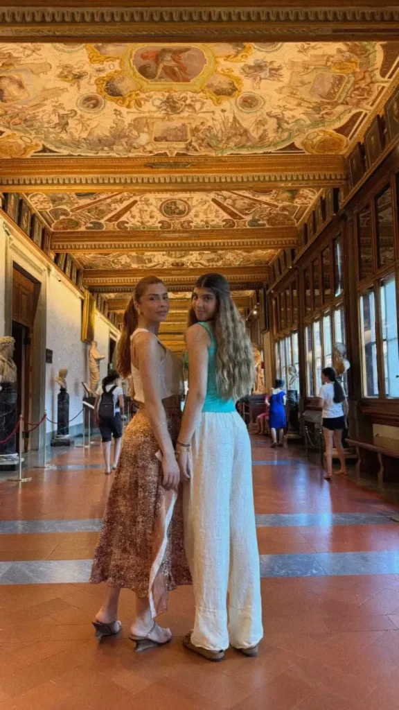 Grazi Massafera encanta ao surgir com a filha durante férias na Itália