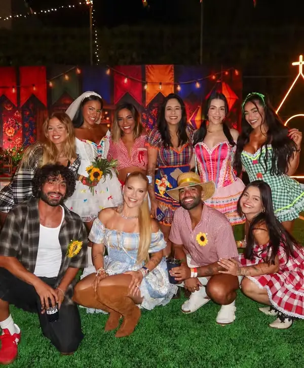 Virginia Fonseca e Vini Jr. promovem festa julina e encantam convidados