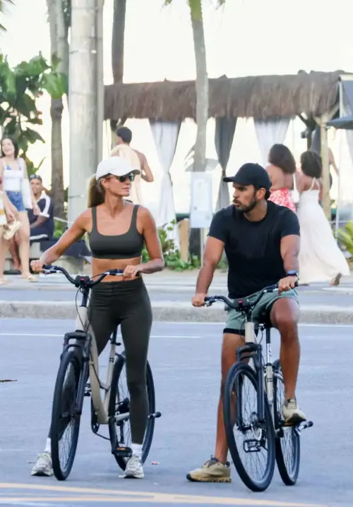 Gisele Bündchen aproveita dia de sol ao lado do marido no Rio