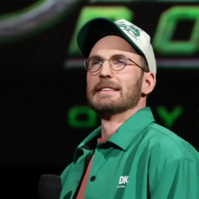Chris Evans revela sofrimento de Capitão América em "Vingadores"