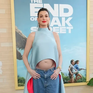 Anne Hathaway reage a rumores sobre barriga de gravidez falsa