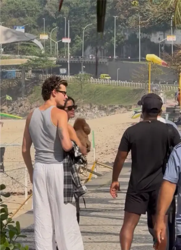 Shawn Mendes celebra 28 anos no Rio ao lado de Bruna Marquezine