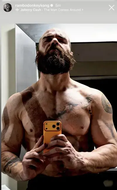 Ryan Hurst surge como Kratos em foto vazada de God of War
