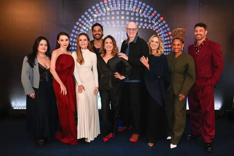 Avenida Brasil 2 reúne elenco original e confirma retorno de Mel Maia
